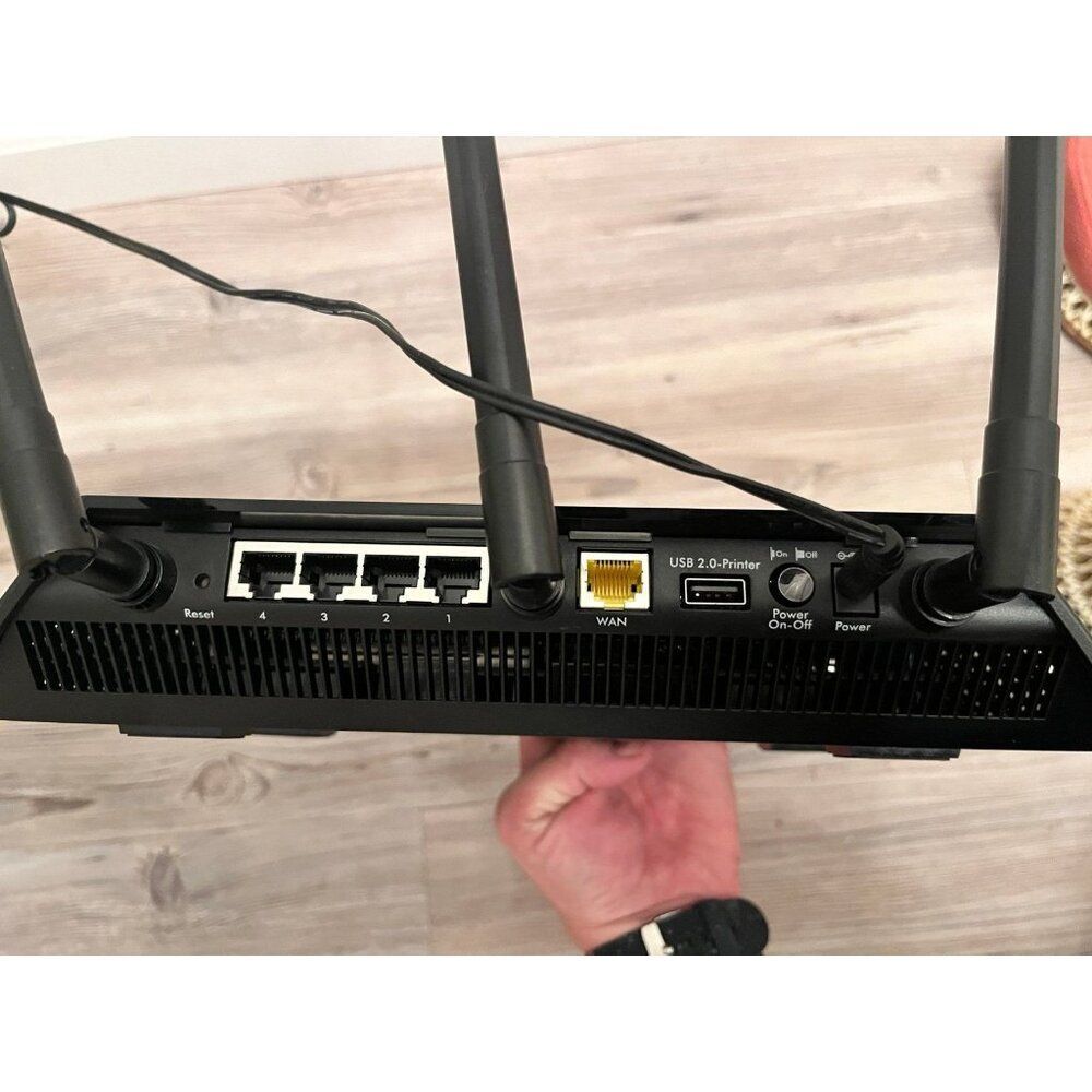 NETGEAR AC1750 Smart WiFi Router Model: R6400v2 internet - Picture 6 of 11